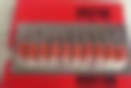 怎样用护肤品去除眼袋和鱼尾纹：梳妆台上的抗衰秘籍