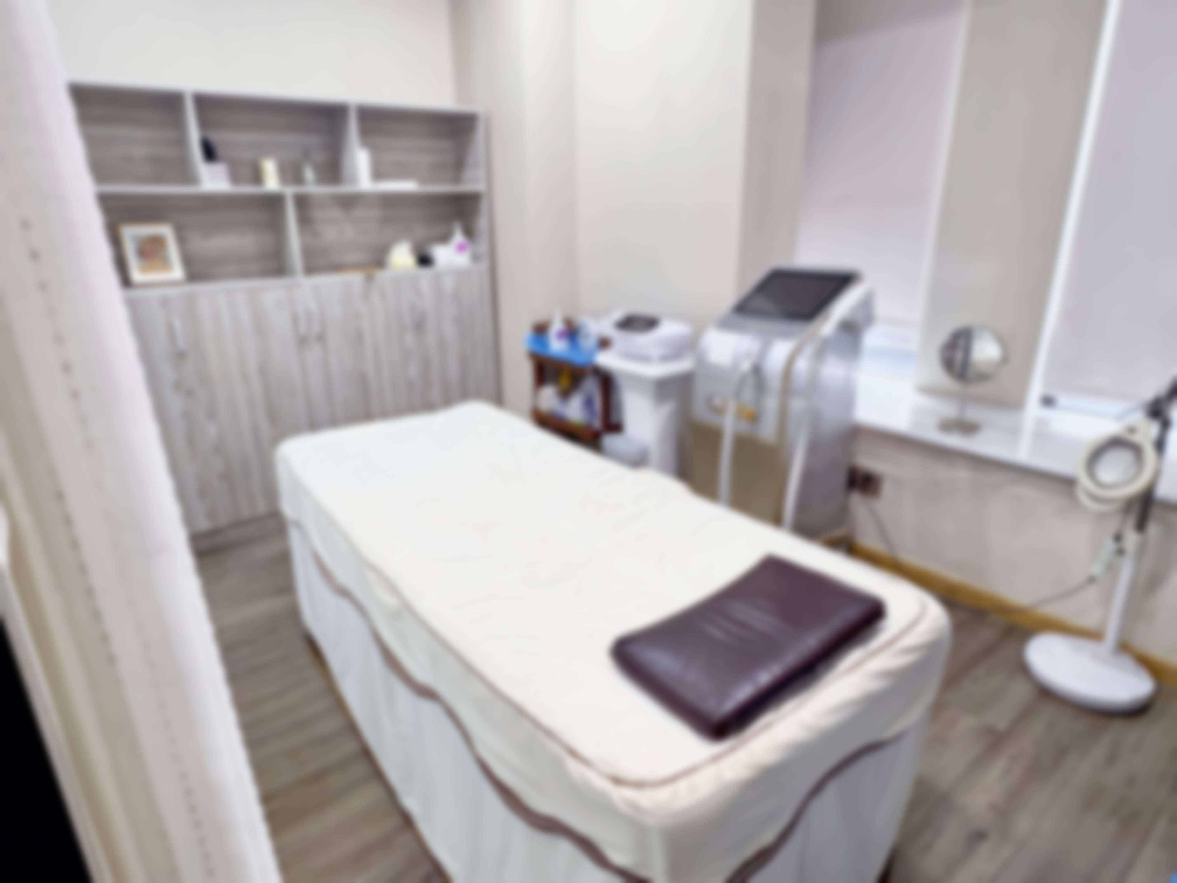 成华区李则冈和李晓东哪个好？23年经验VS医美创始人，鼻整形1.5W腹壁成型2.8W对比