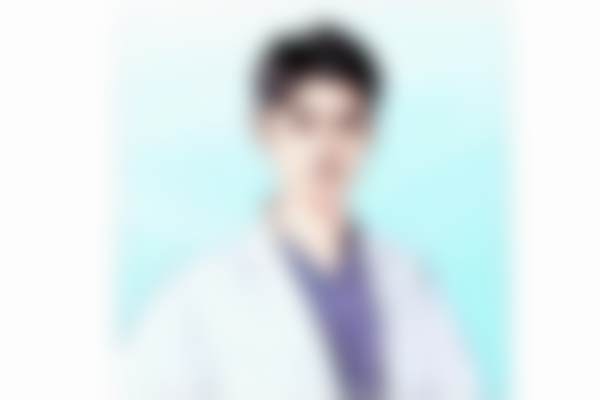 4000元享补水套餐润百颜·玻玻2mL+润致娃娃针2mL项目之医生团队